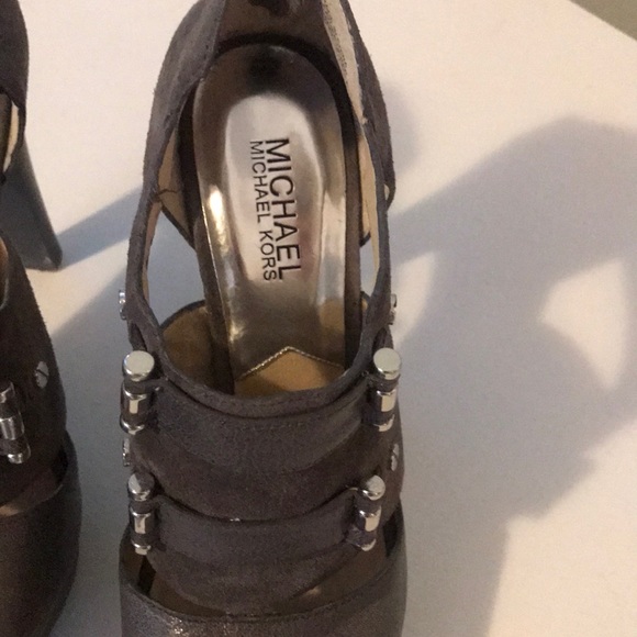 Shoes - Picture 2 of 3